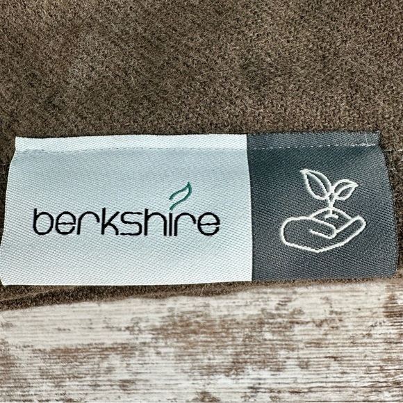 BERKSHIRE BLANKET Merino Wool Throw 50 x 70 Color Foal - Picture 6 of 9